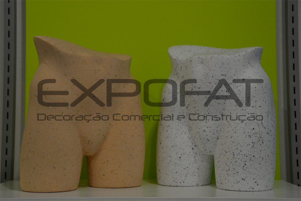 Ancas de Adulto em esferovite
