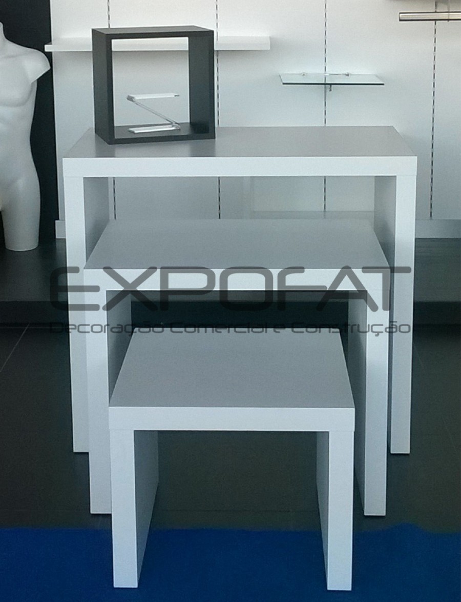 Conjunto de mesas de montra