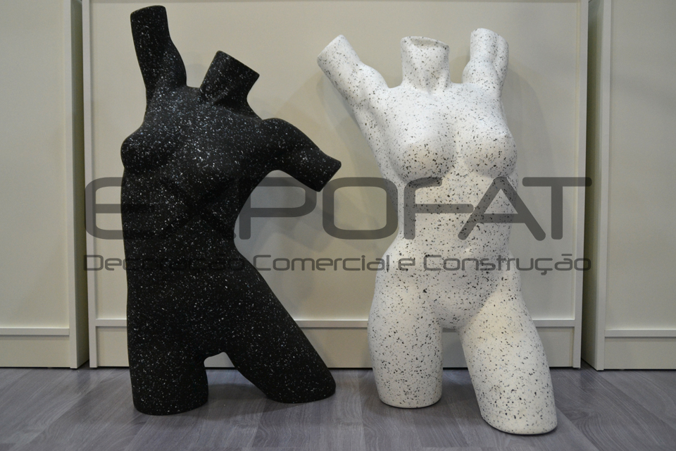 Busto de adulto em esferovite