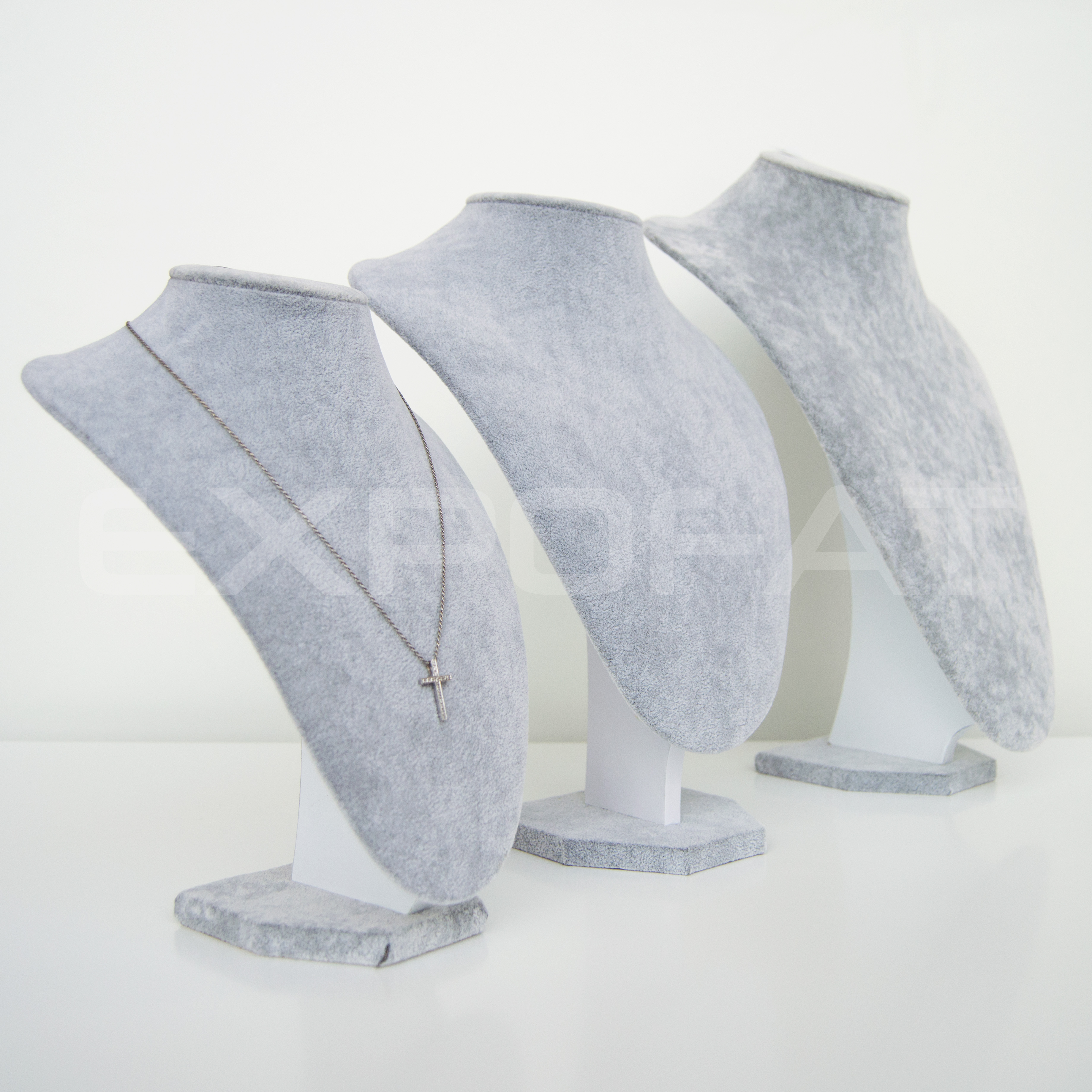 Busto em veludo cinza
