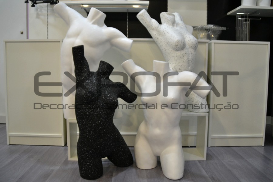 Busto de adulto em esferovite