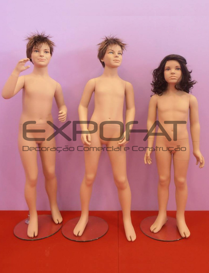 Manequins de criança com peruca
