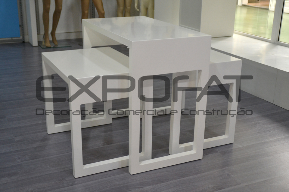 Mesas de montra lacadas